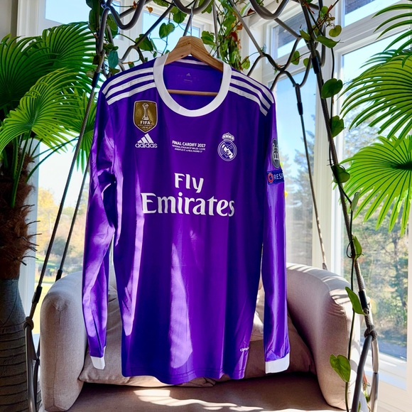 Inspired Real Madrid 2016-2017- Ronaldo CR7 #7 Away Jersey Retro Football - Picture 2 of 5